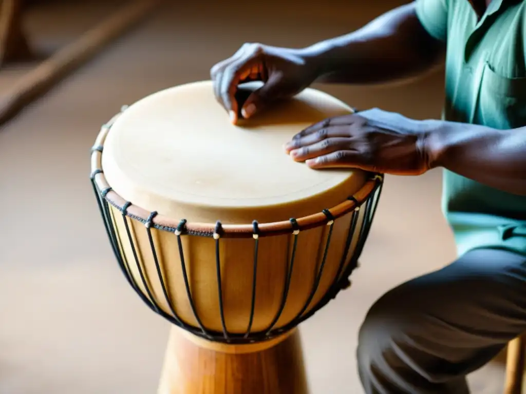 Artesano africano elaborando un tambor djembe, mostrando la evolución de membranas en percusión con destreza y precisión en cada detalle