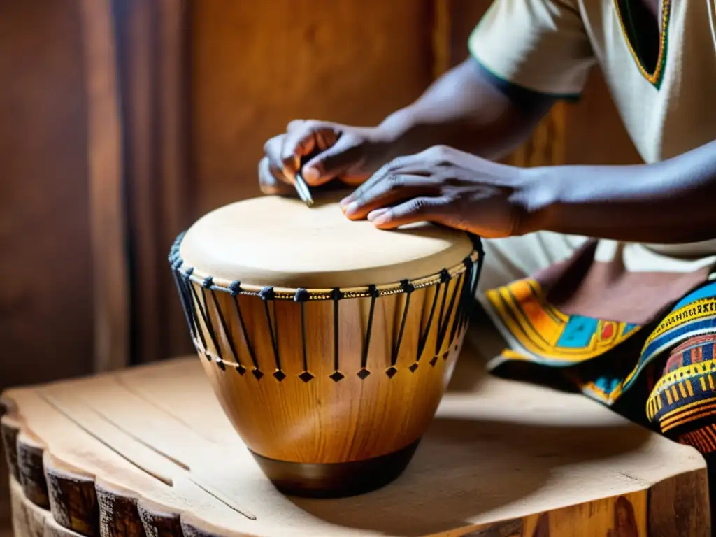 Un artesano hábil talla un djembé africano, rodeado de instrumentos de percusión, destacando la versatilidad de la música africana moderna