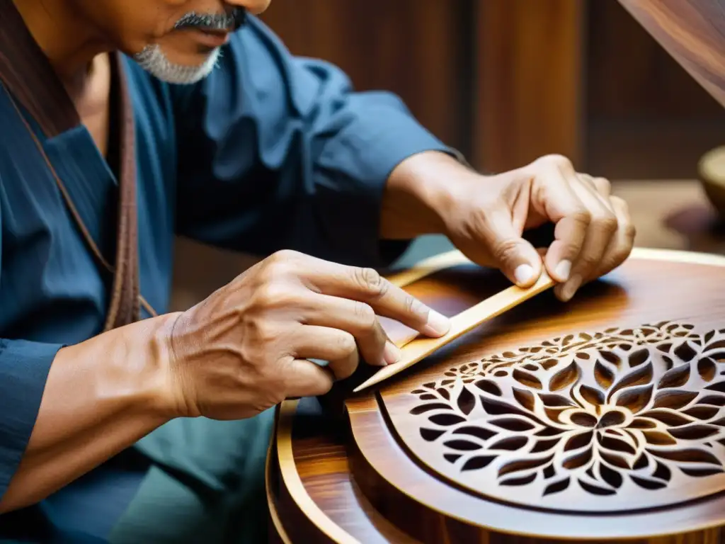 Un artesano experto talla con maestría un instrumento oriental en madera de rosa, destacando la conexión entre materiales tradicionales y la creación de instrumentos orientales