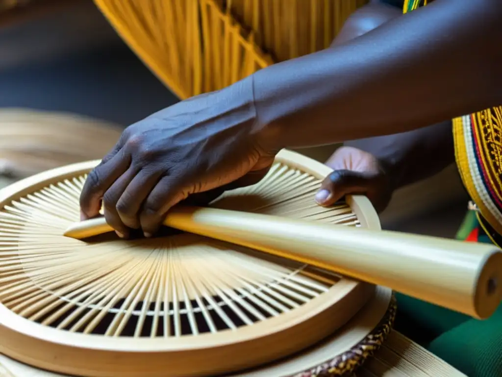 Un artesano indonesio experto teje con cuidado las delicadas cuerdas del sasando, rodeado de herramientas y materiales tradicionales