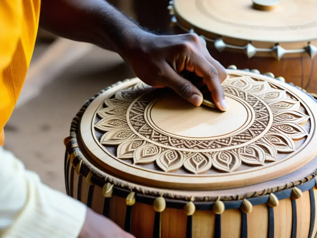 Un artesano talla intrincados diseños en la madera de un dholak, mostrando la historia y construcción del instrumento de forma detallada y artística