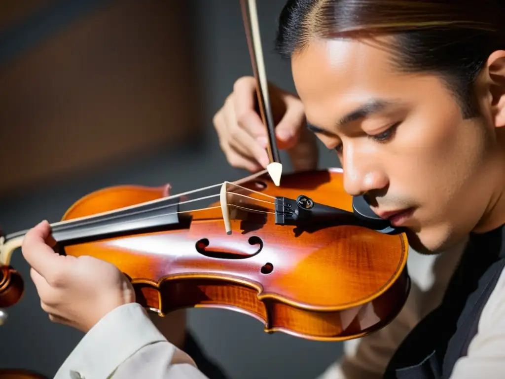 Un luthier examina detenidamente un violín Stradivarius bajo brillantes luces de estudio, resaltando su intrincado grano de madera y la artesanía