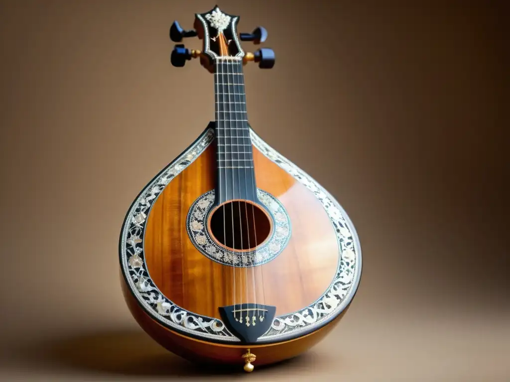 Closeup de un oud árabe tallado con detalle y rodeado de textiles ricos, evocando la historia y sonido del oud árabe