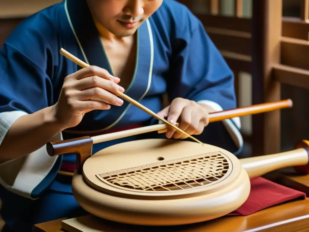 Detallada imagen de la creación de un shamisen japonés, mostrando la artesanía y la historia del instrumento tradicional