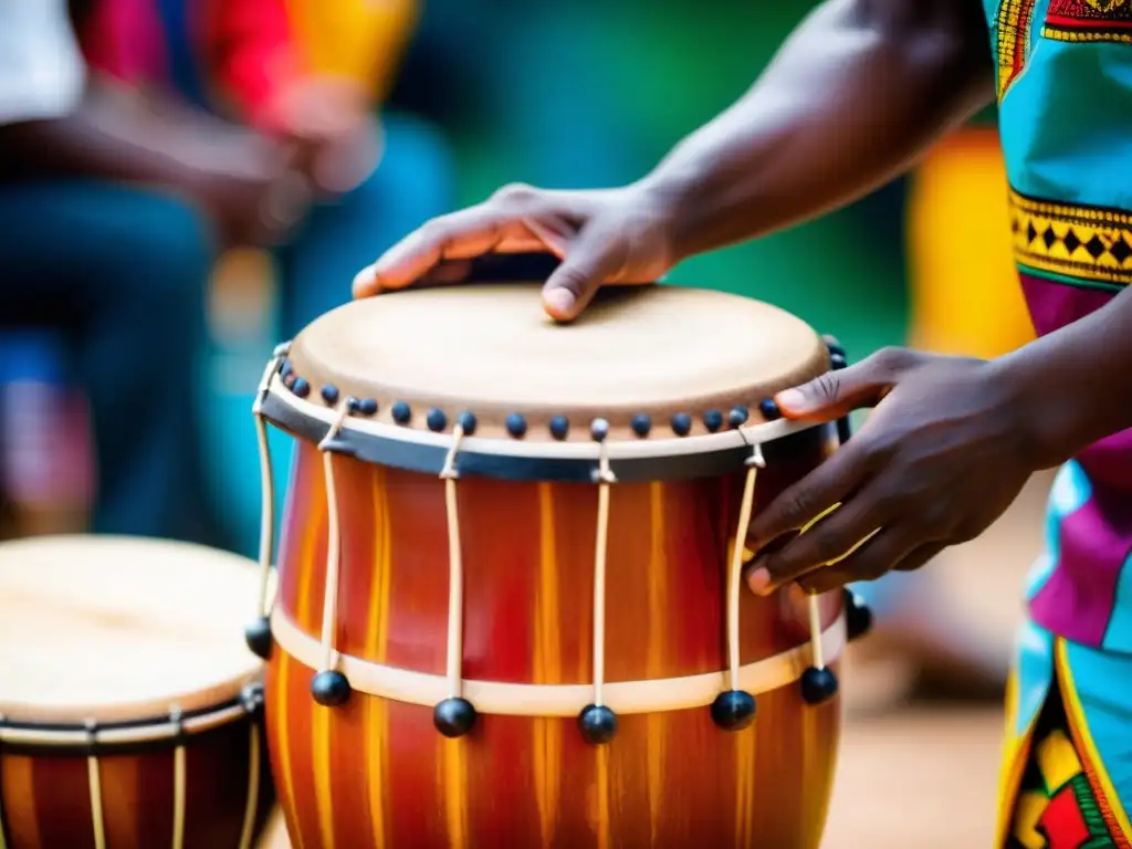 Un hábil músico Frafra toca un tambor ghanés de doble cara, con intrincados grabados y colores vibrantes, mientras crea ritmos ghaneses con maestría