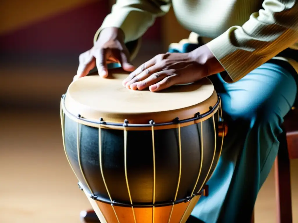 Un experto percusionista demuestra las técnicas tradicionales del cajón peruano en una imagen documental de alta resolución