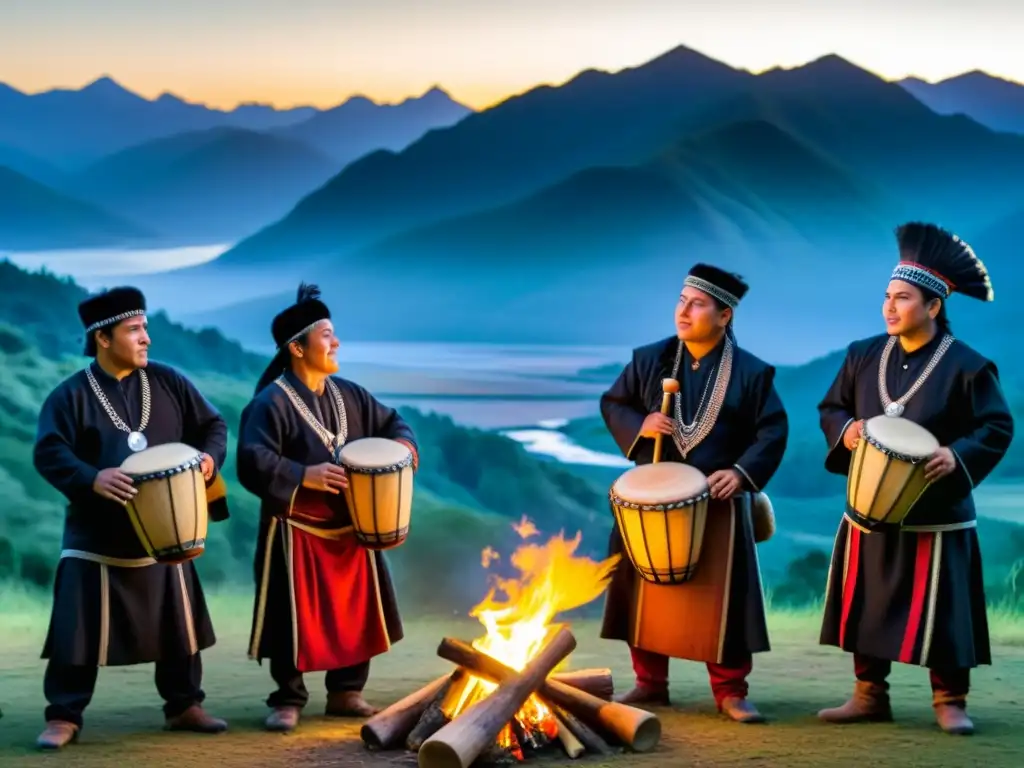 Grupo de músicos Mapuche tocando instrumentos tradicionales alrededor de una fogata en el Festival de Música Tradicional Mapuche