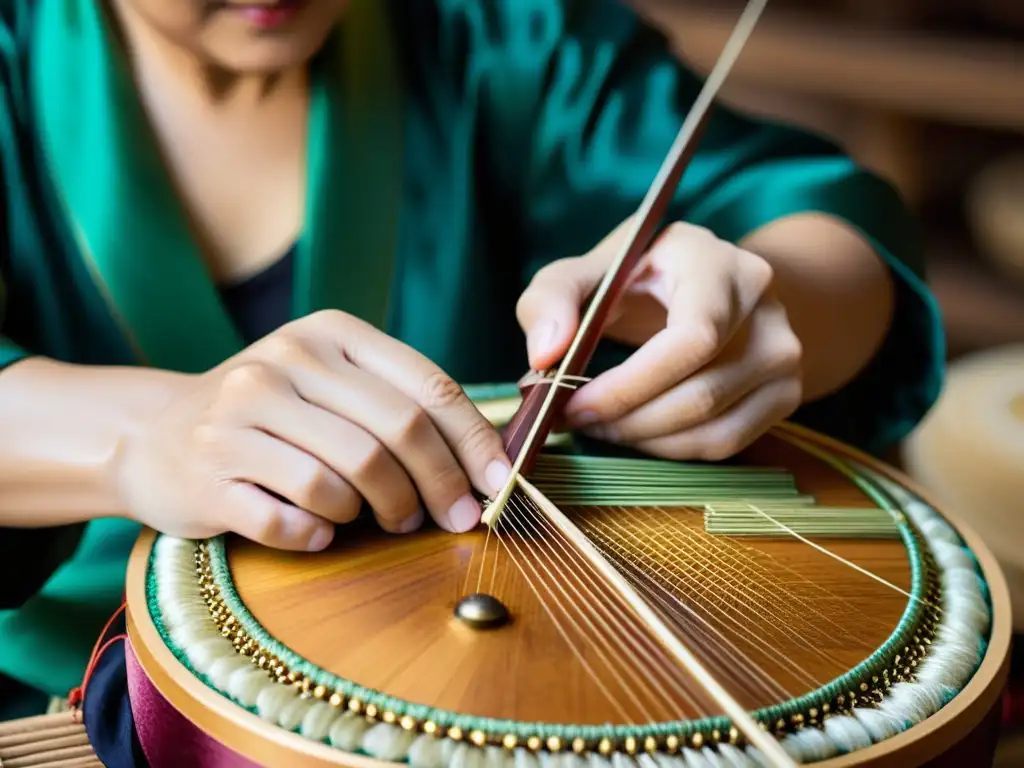 Un hábil artesano crea un instrumento oriental con materiales tradicionales, mostrando su artesanía meticulosa y técnicas centenarias