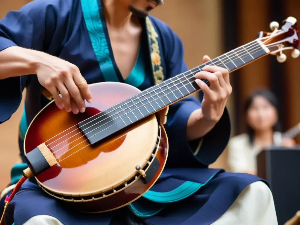 Las hábiles manos del músico tocan el shamisen, fusionando lo tradicional con rock en un escenario vibrante