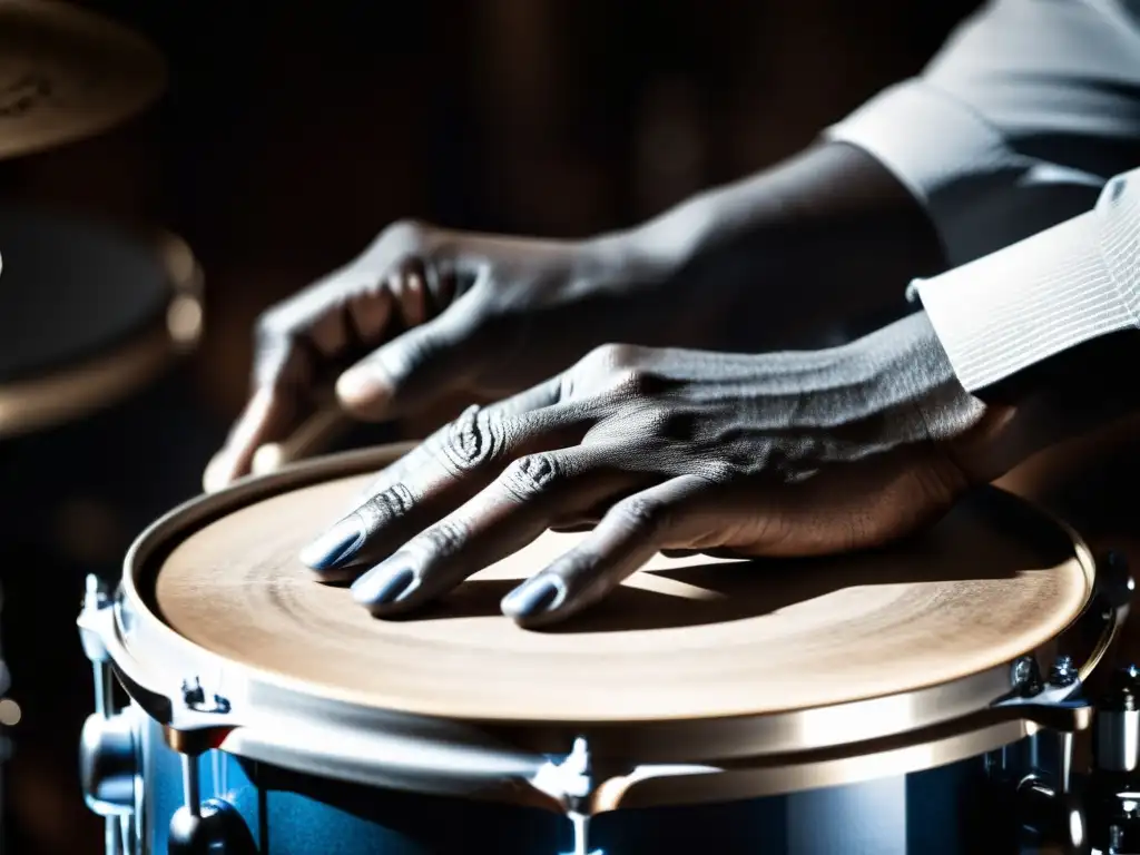 Imagen en blanco y negro de las hábiles manos de un percusionista de blues, destacando las técnicas de percusión en el blues con pasión y expertise