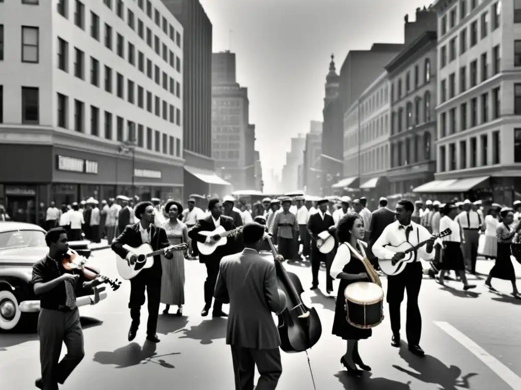 Impacto migratorio en la música: Fotografía en blanco y negro de una bulliciosa calle urbana del siglo XX con inmigrantes músicos