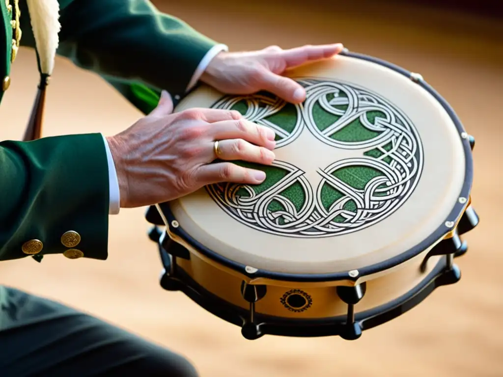 Las manos de un hábil músico tocan un bodhrán irlandés, con diseños celtas