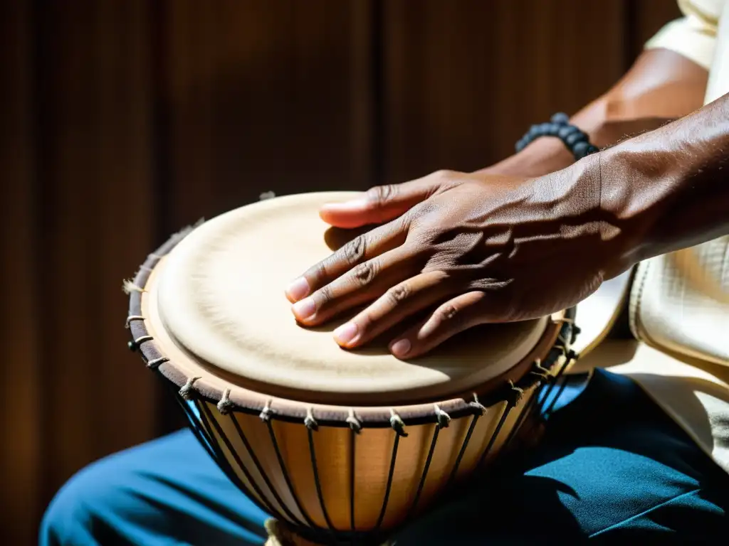 Manos hábiles crean ritmos raspados con un recoreco, instrumento de la música brasileña