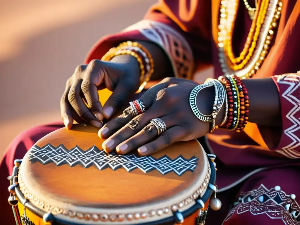 Un músico Hausa toca el kalangu al atardecer en África, con patrones tradicionales y joyas