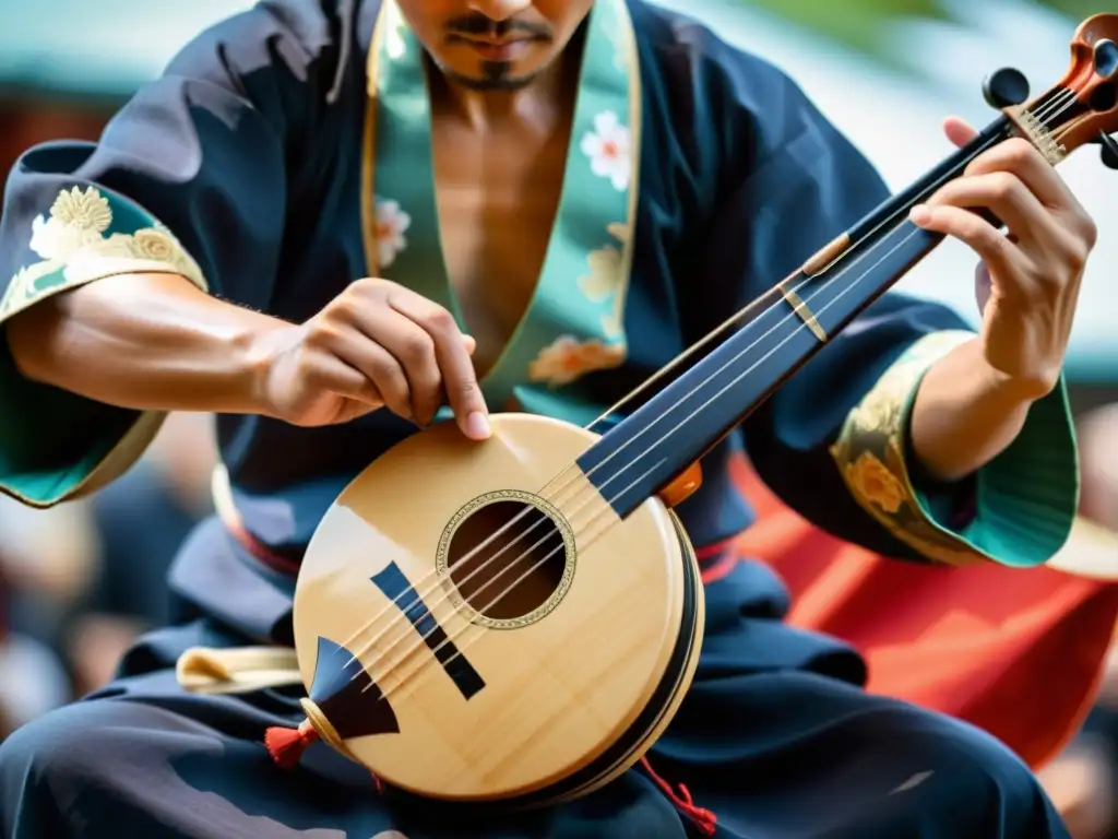 Un músico experto toca con maestría un shamisen japonés durante un festival vibrante