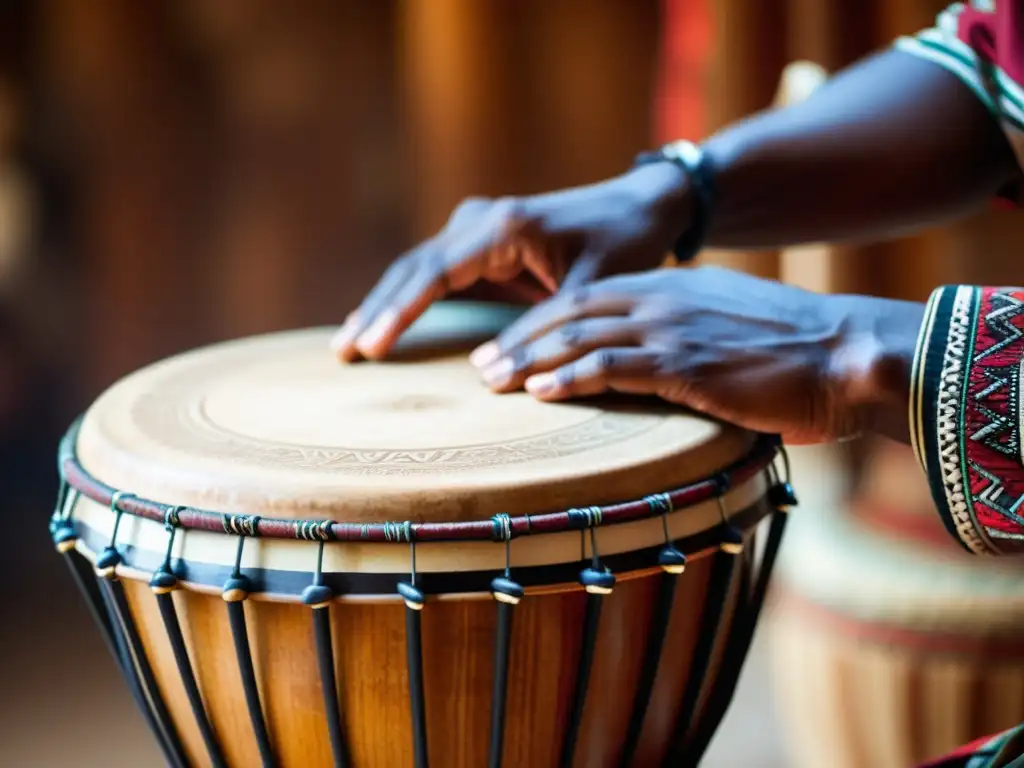 Un músico experto toca un tambor djembe tradicional, resaltando la historia y evolución del tambor