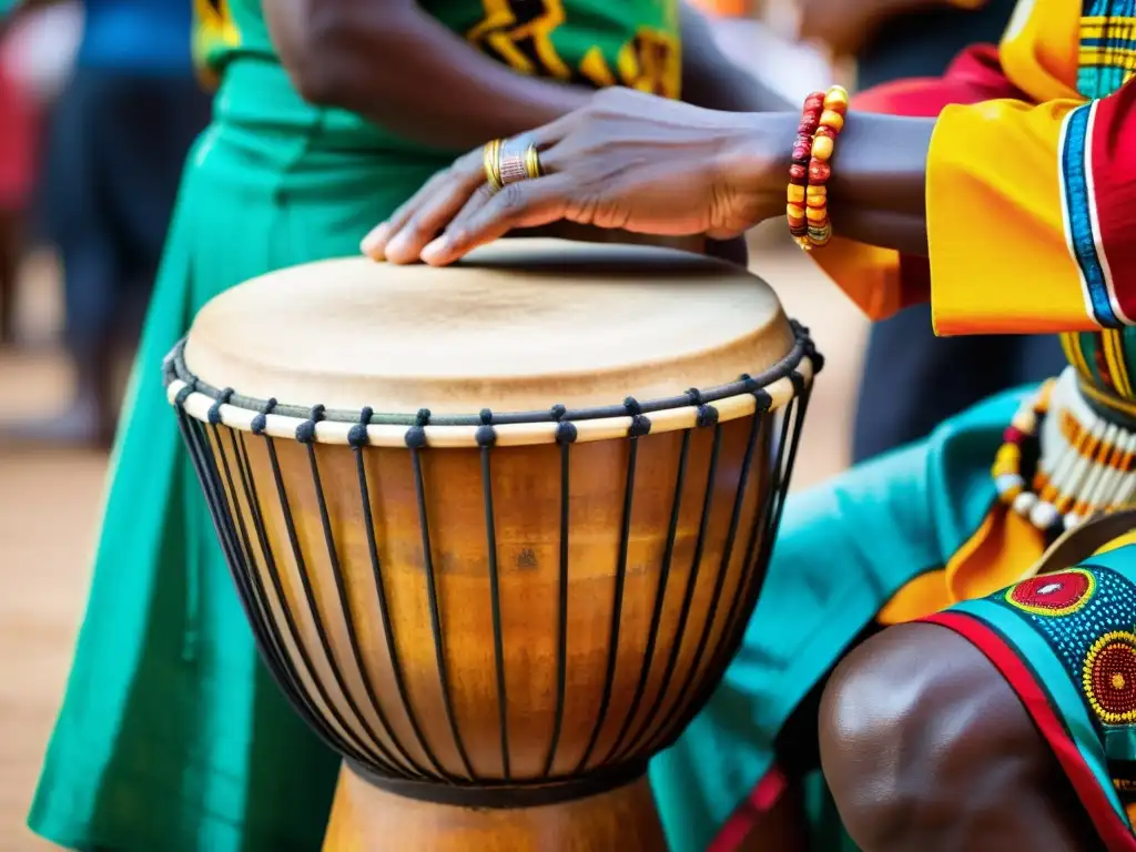 Un músico habilidoso toca un djembé durante una vibrante ceremonia cultural en África occidental