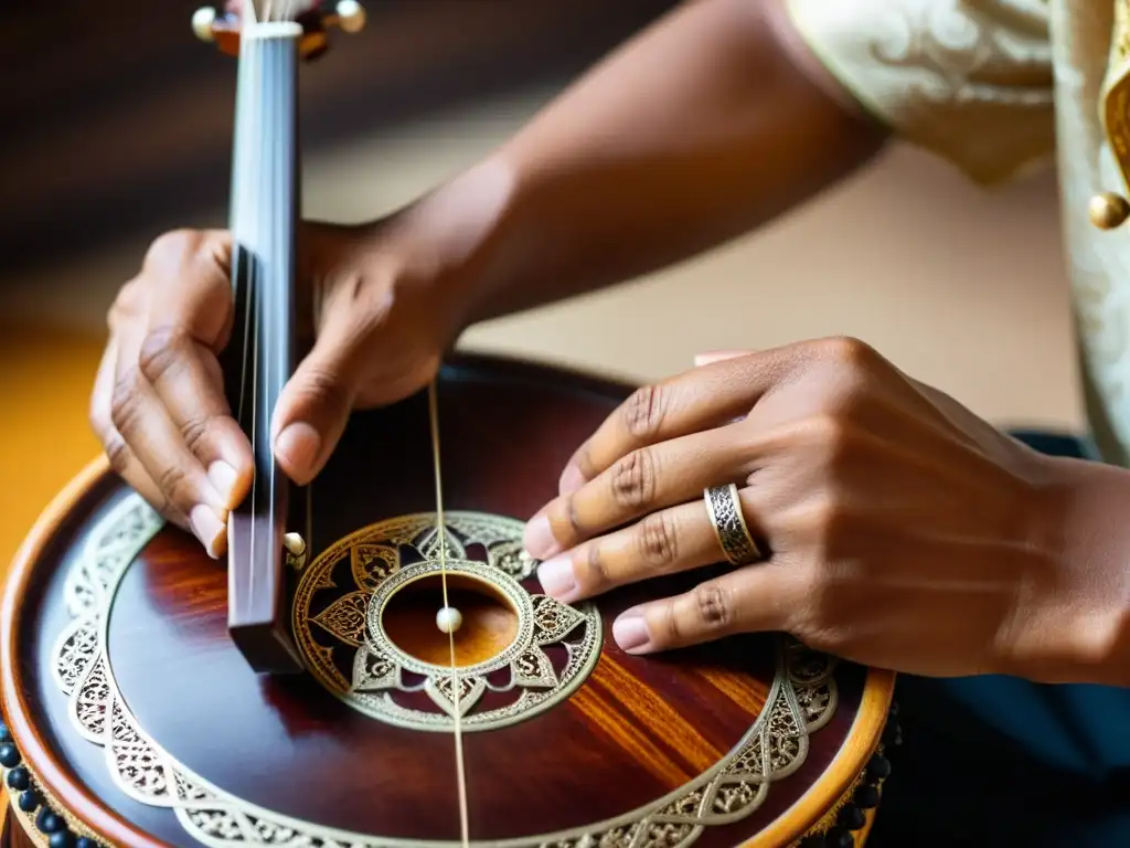 Un músico indonesio experto tocando el rebab, instrumento tradicional