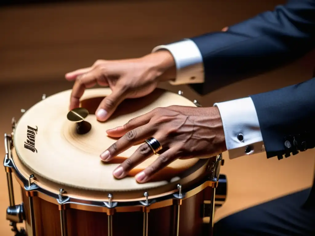 Un percusionista de jazz adapta el cajón en el jazz con destreza, fusionando estilos con intensa concentración